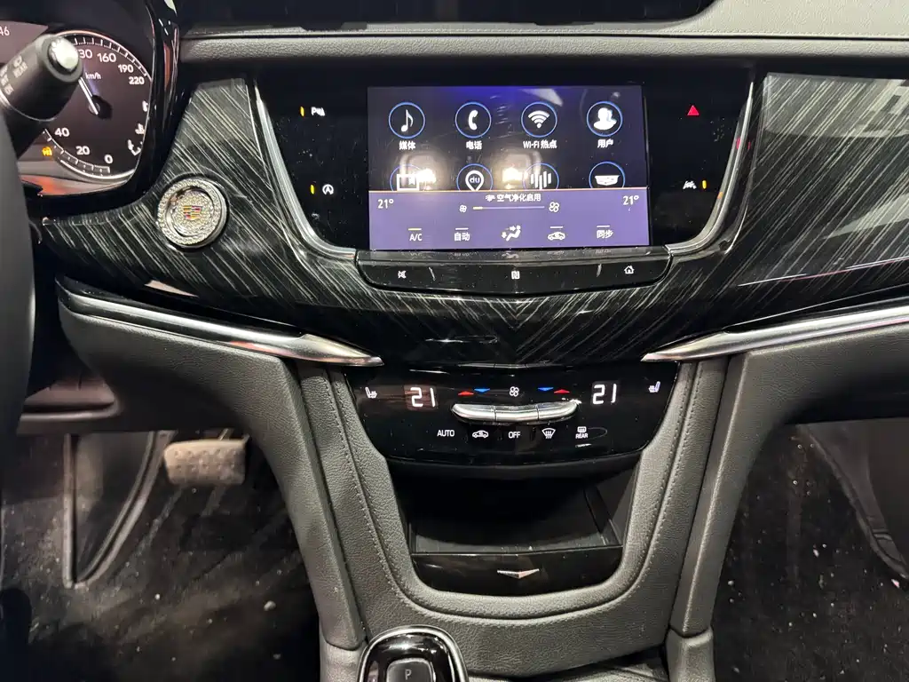 Cadillac XT6 2021 — фото 16