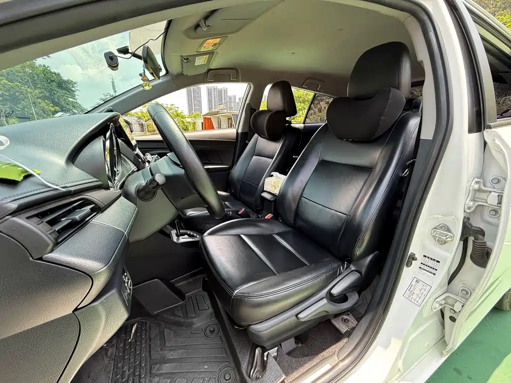Toyota Yaris L 2022