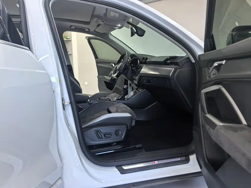 Audi Q3 2022 — фото 16