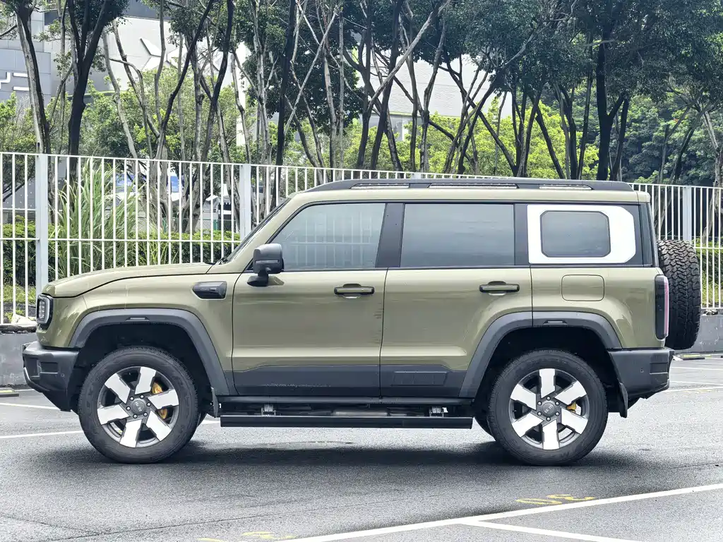 BAIC BJ40 Extended Range 2025 — фото 11