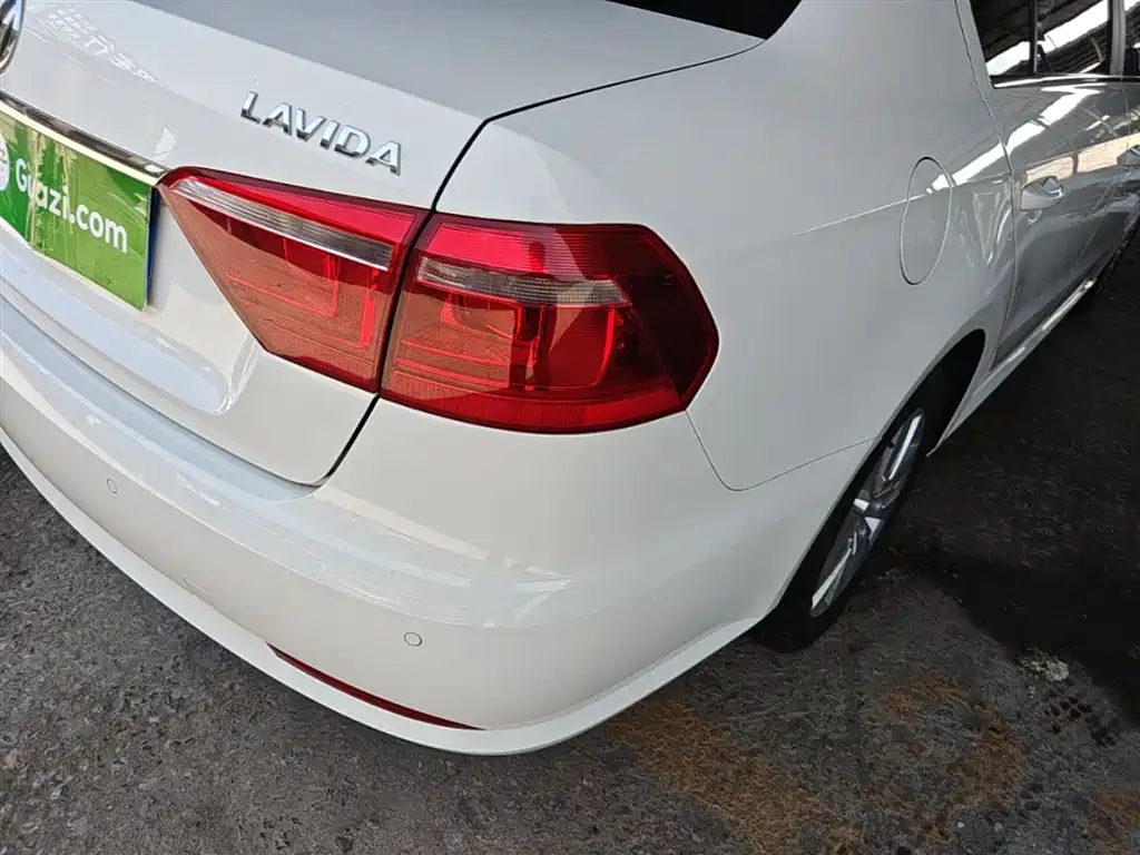 Volkswagen Lavida 2015 — фото 8
