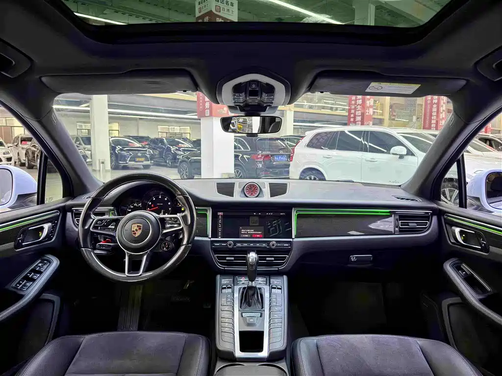 Porsche Macan 2019 — фото 16