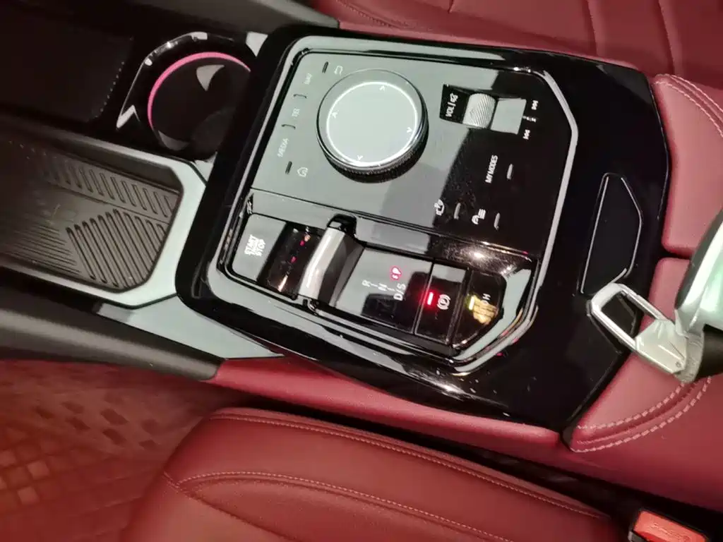 BMW 5 Series 2025 — фото 14
