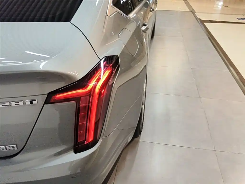 Cadillac CT5 2023 — фото 8