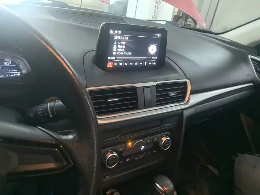 Mazda 3 Axela 2019 — фото 13