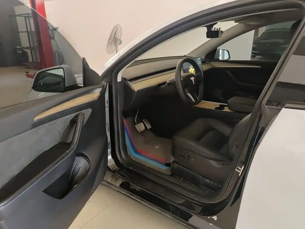 Tesla Model Y 2023 — фото 13