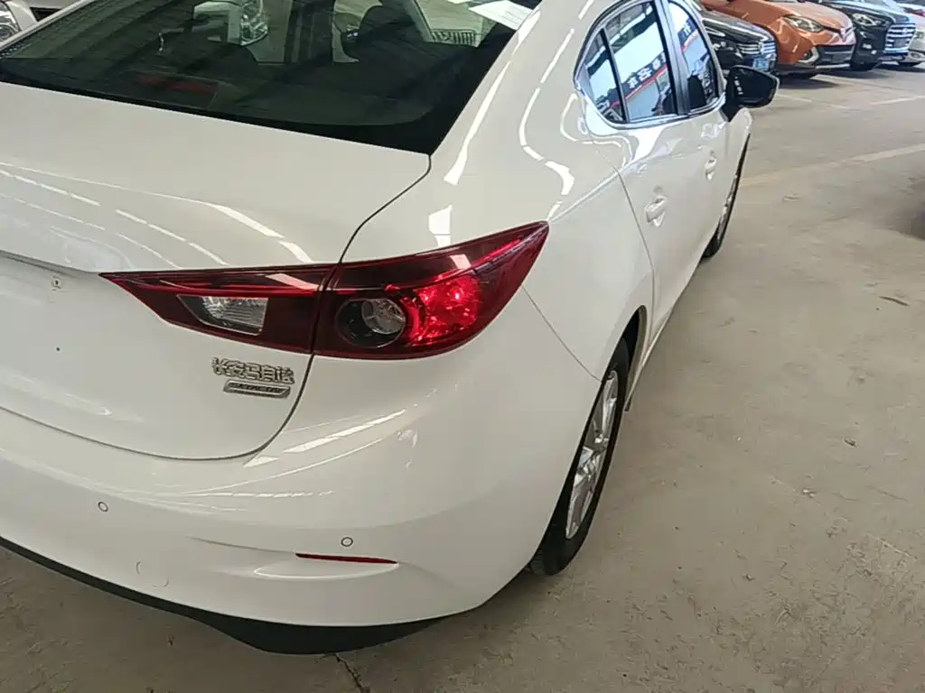 Mazda 3 Axela 2015 — фото 8
