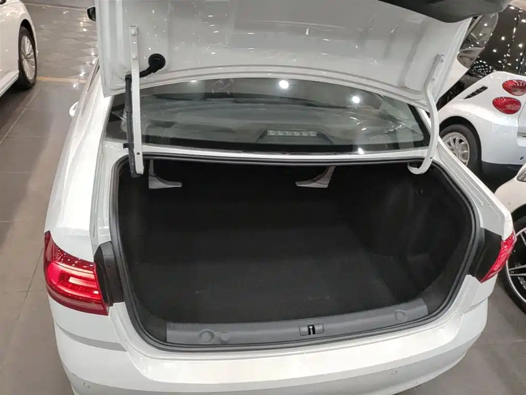 Volkswagen Lavida 2018 — фото 19