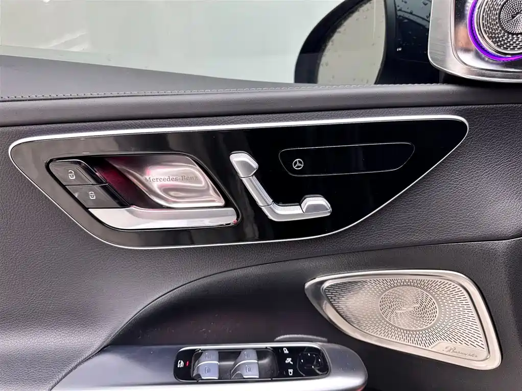 Mercedes-Benz C-Class 2024 — фото 15