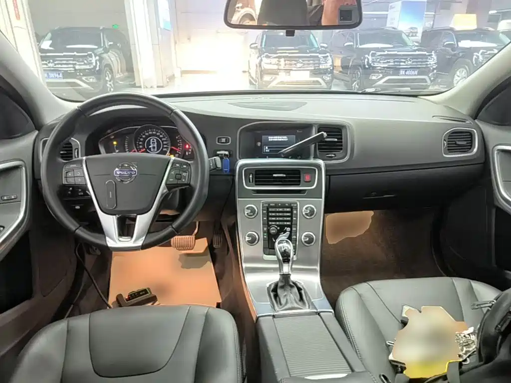 Volvo S60 2017 — фото 10