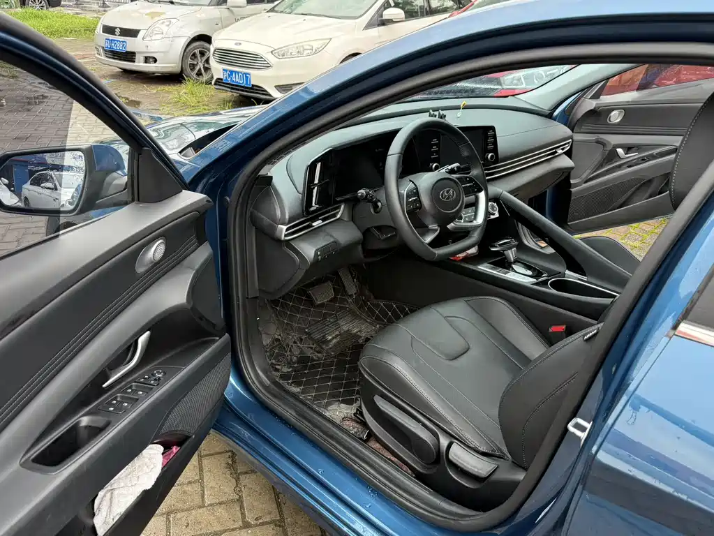 Hyundai Elantra 2023