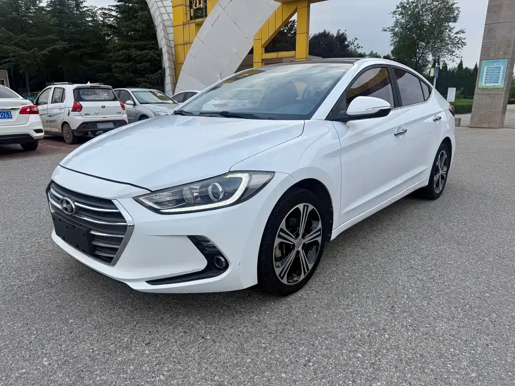 Hyundai Elantra 2019 — фото 1