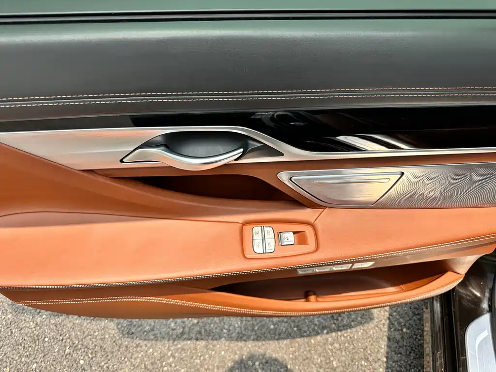 BMW 7 Series 2018 — фото 11