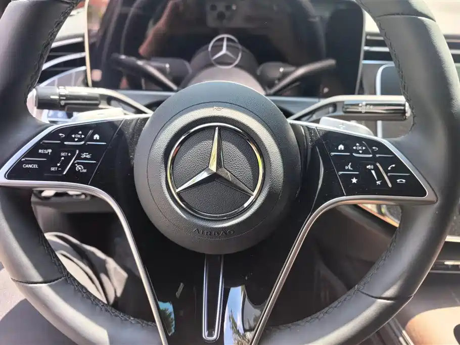 Mercedes-Benz E-Class 2025 — фото 15