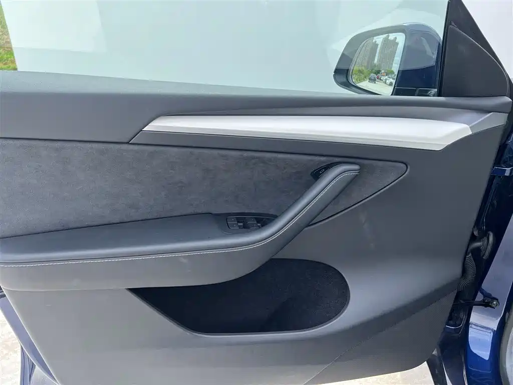 Tesla Model Y 2023 — фото 13