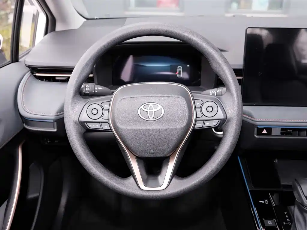 Toyota Corolla — фото 11