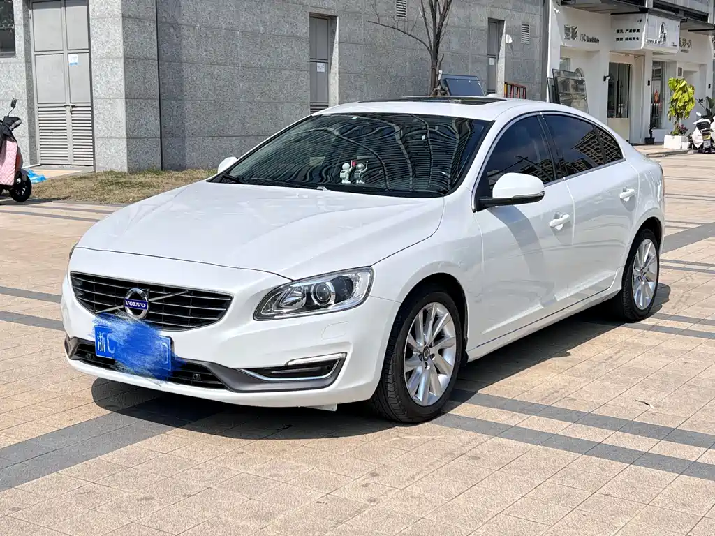 Volvo S60 2015 — фото 2