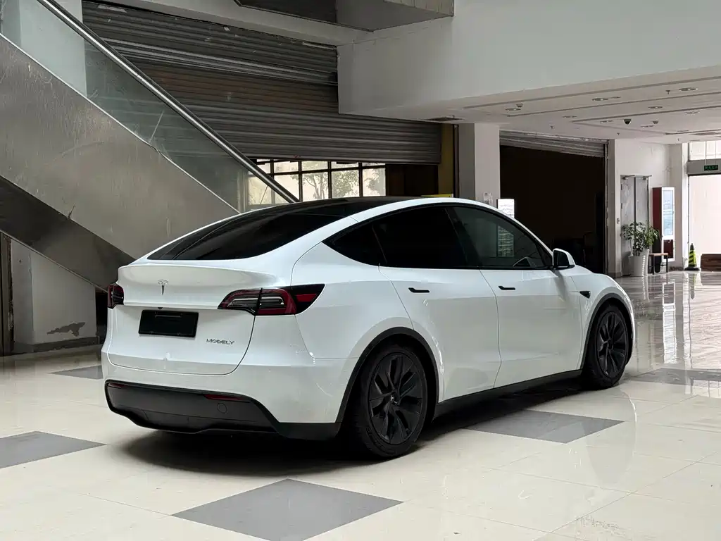Tesla Model Y 2022 — фото 10