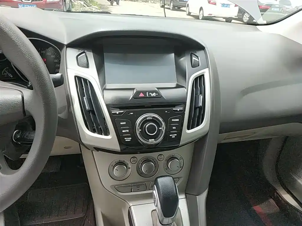 Ford Focus 2015 — фото 13