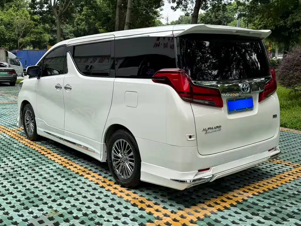 Toyota Alphard 2020