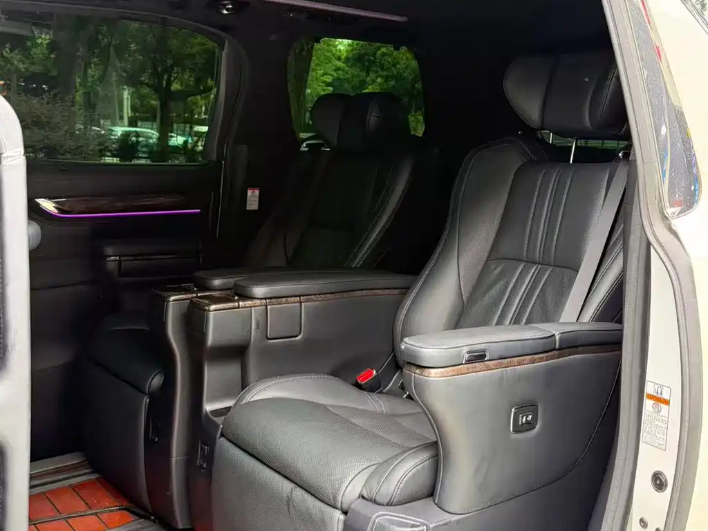 Toyota Alphard 2020