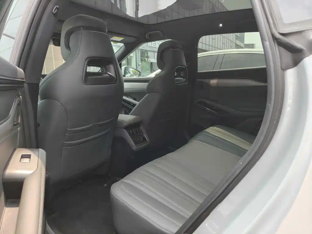 BYD L EV 2025
