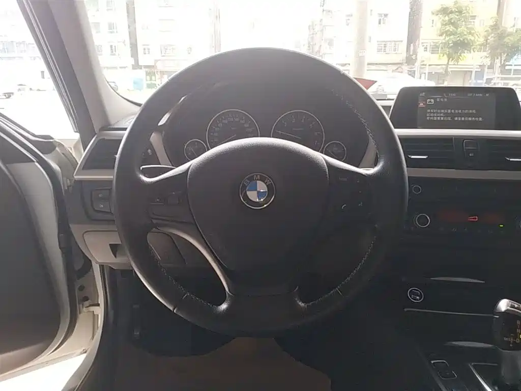 BMW 3 Series 2015 — фото 11