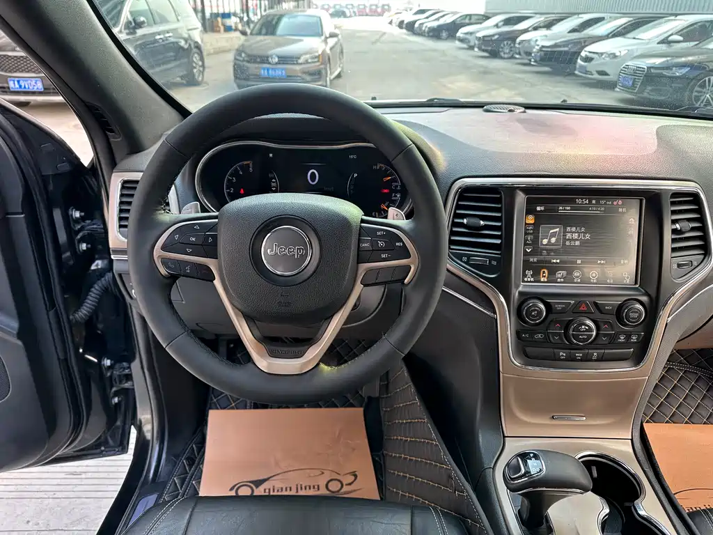 Jeep Grand Cherokee 2015 — фото 11