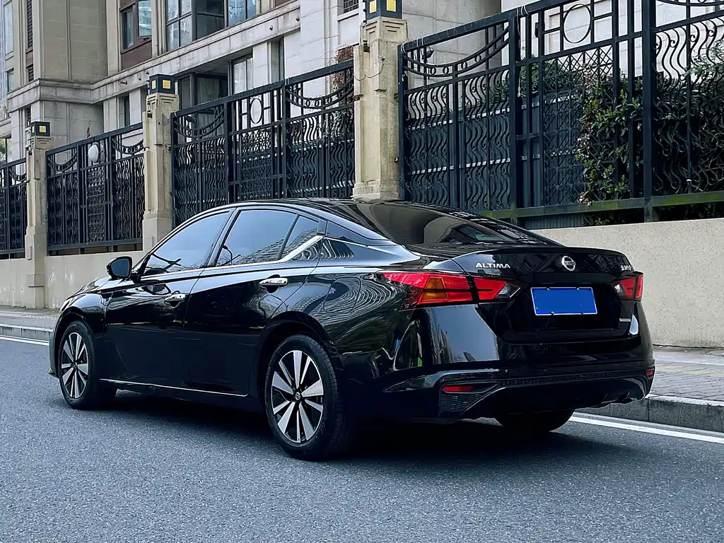 Nissan Teana 2022 — фото 9
