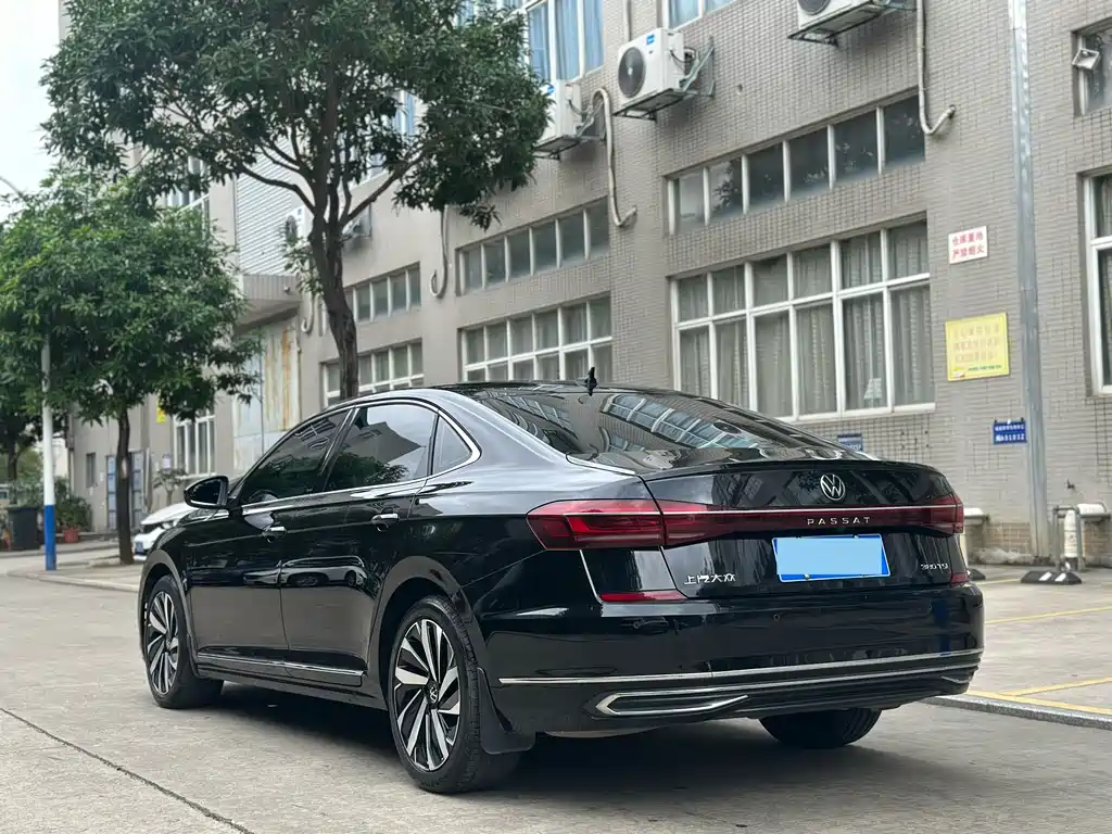 Volkswagen Passat 2023 — фото 6