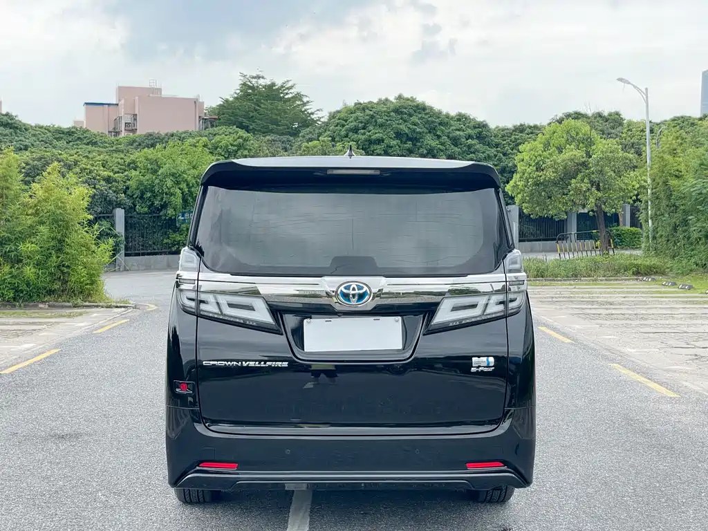 Toyota Vellfire 2022 — фото 12