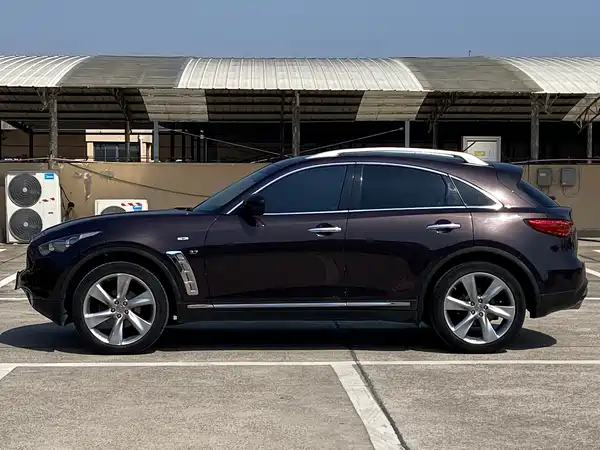Infiniti QX70 2014