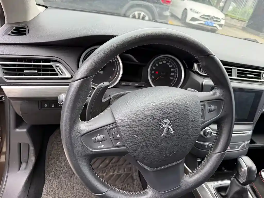 Peugeot 408 2015