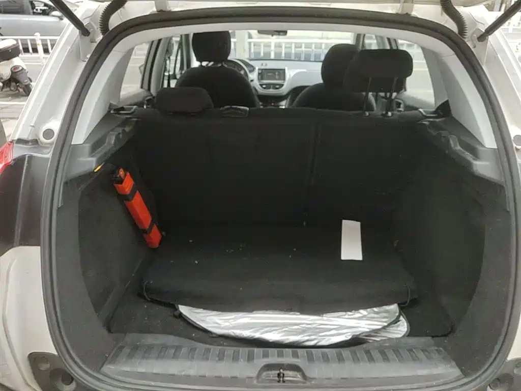 Peugeot 2008 2015 — фото 19