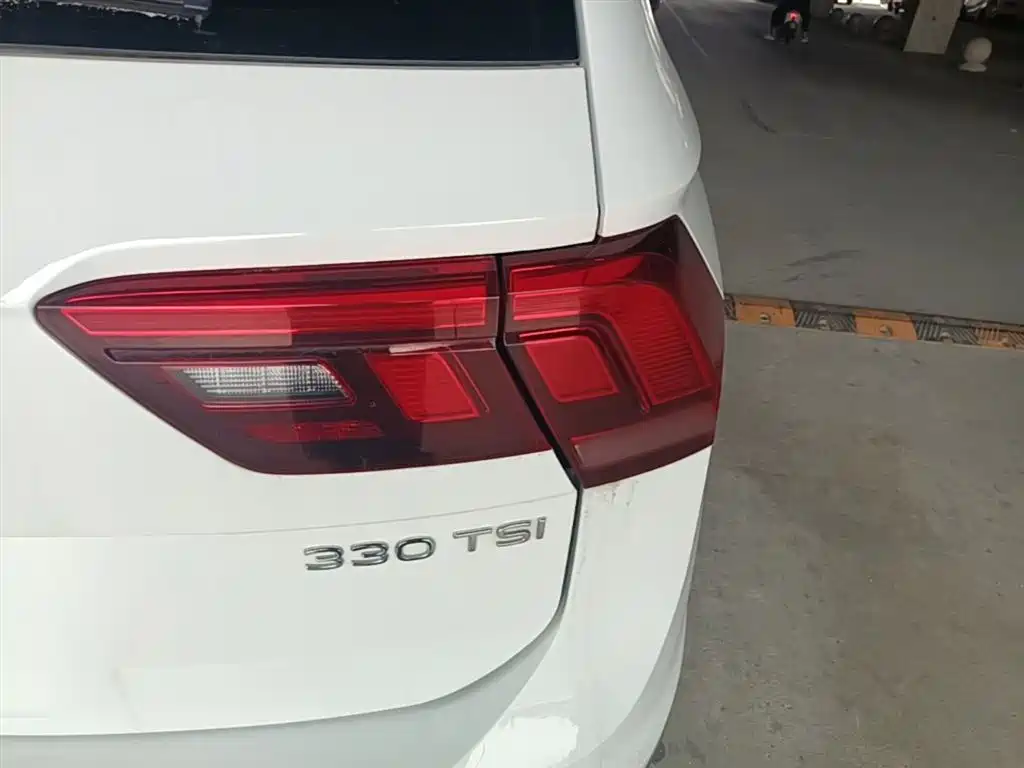 Volkswagen Tiguan L 2023 — фото 8