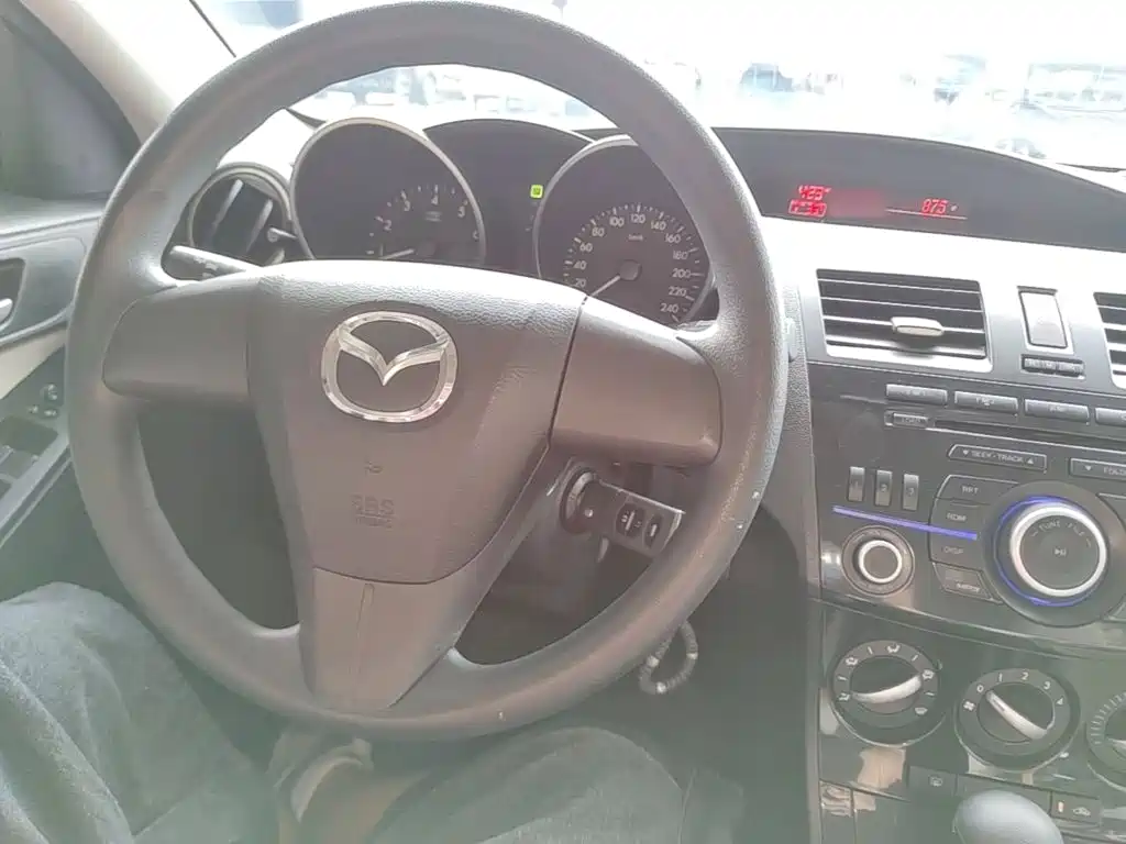 Mazda 3 Xingcheng 2016 — фото 10
