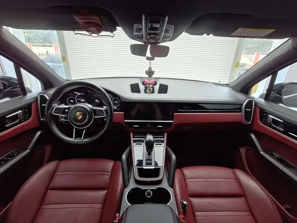 Porsche Cayenne 2019 — фото 12