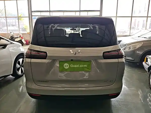 Wuling Starlight 730 New Energy 2025