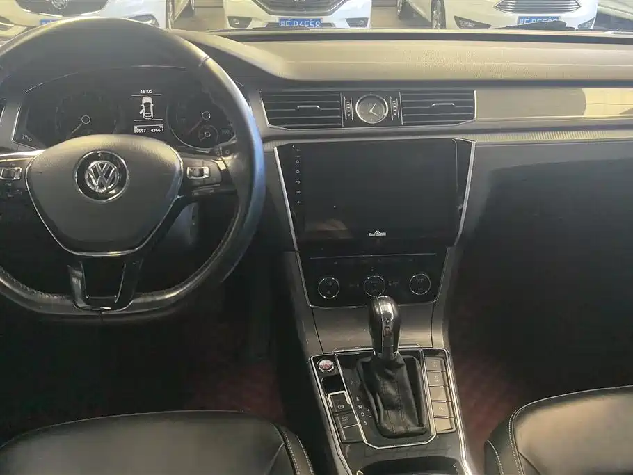 Volkswagen Passat 2018 — фото 12