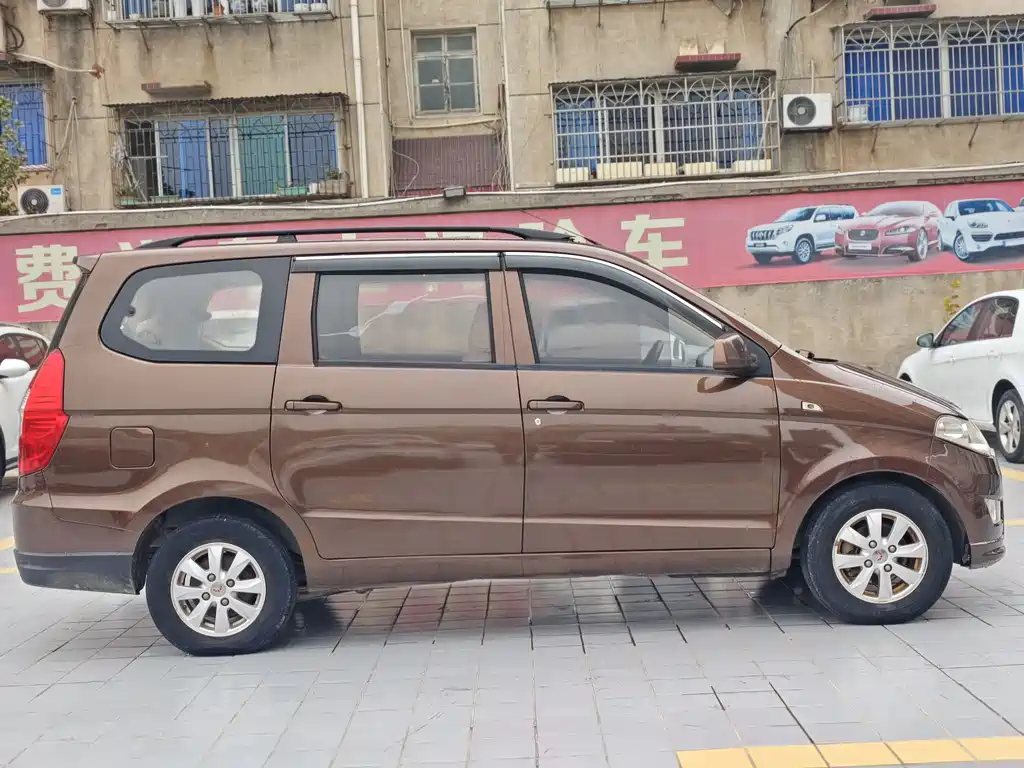 Wuling Hongguang 2018 — фото 4