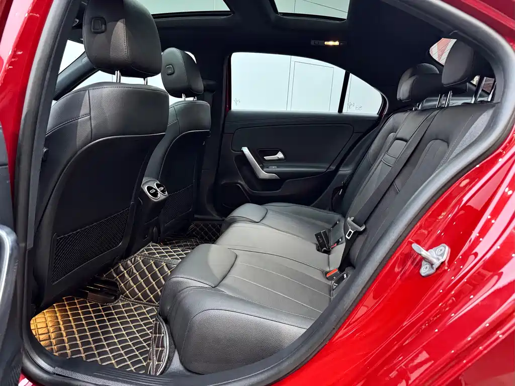 Mercedes-Benz A-Class 2022 — фото 10