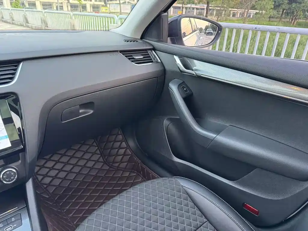 Skoda Octavia 2020 — фото 17