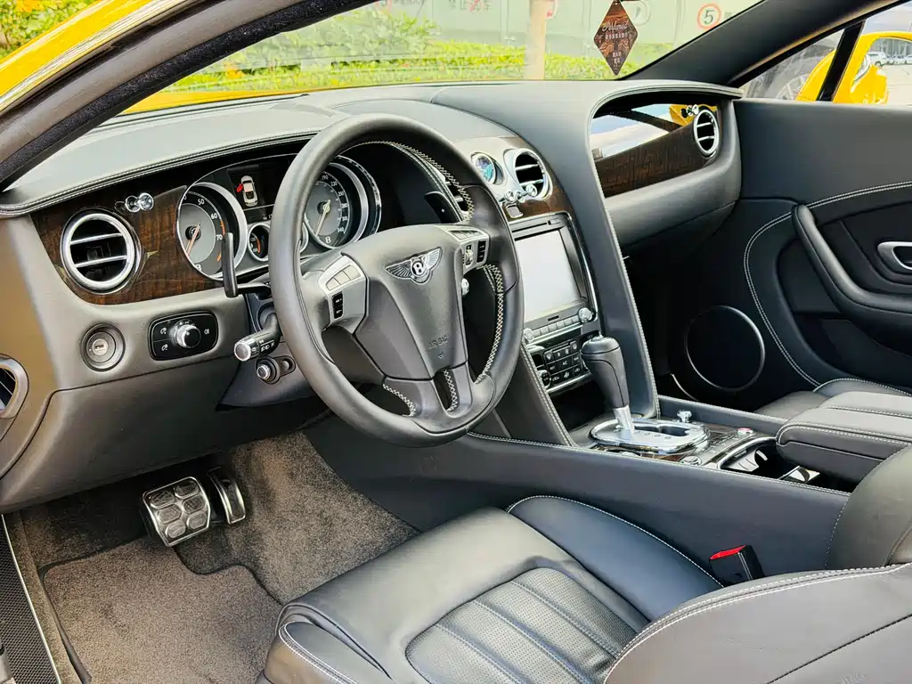 Bentley Continental 2018 — фото 21