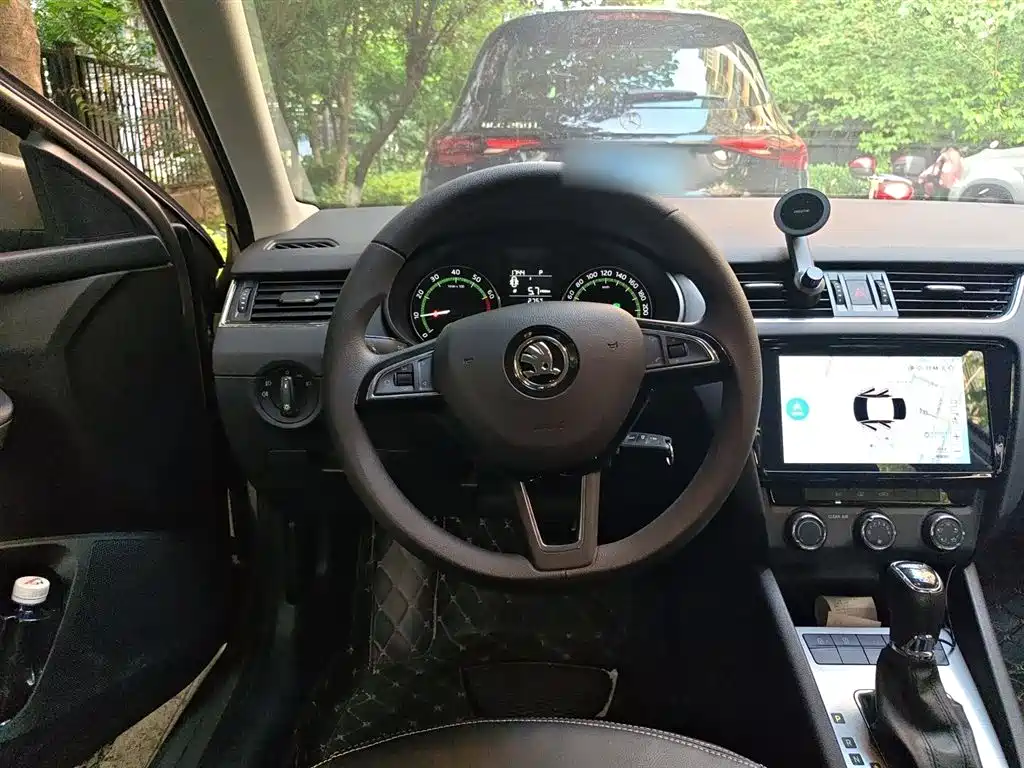 Skoda Octavia 2021 — фото 3