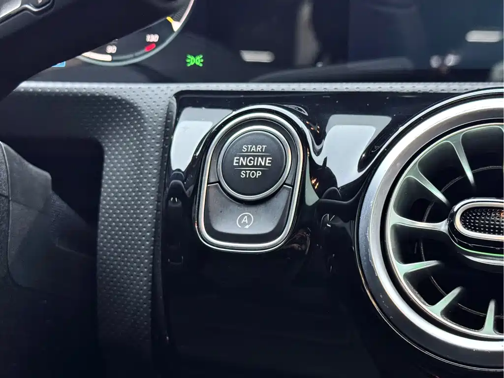 Mercedes-Benz A-Class 2022 — фото 21