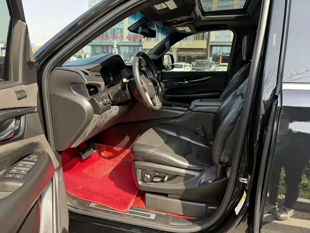 Cadillac Escalade 2018 — фото 12