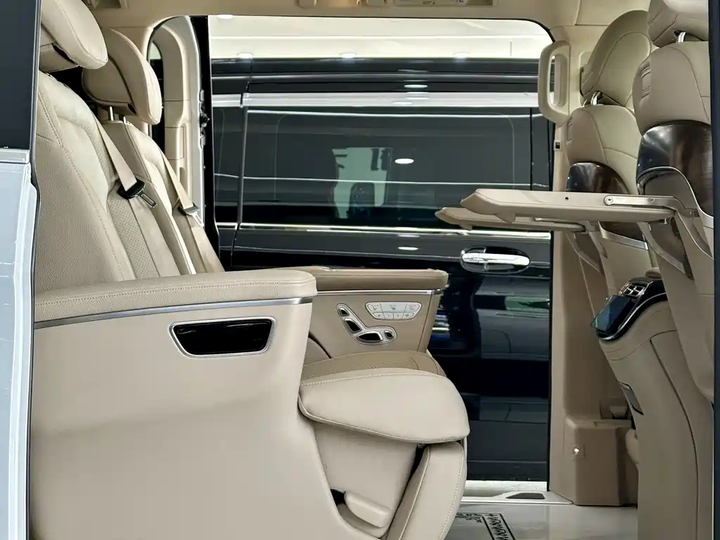 Mercedes-Benz V-Class 2022 — фото 18