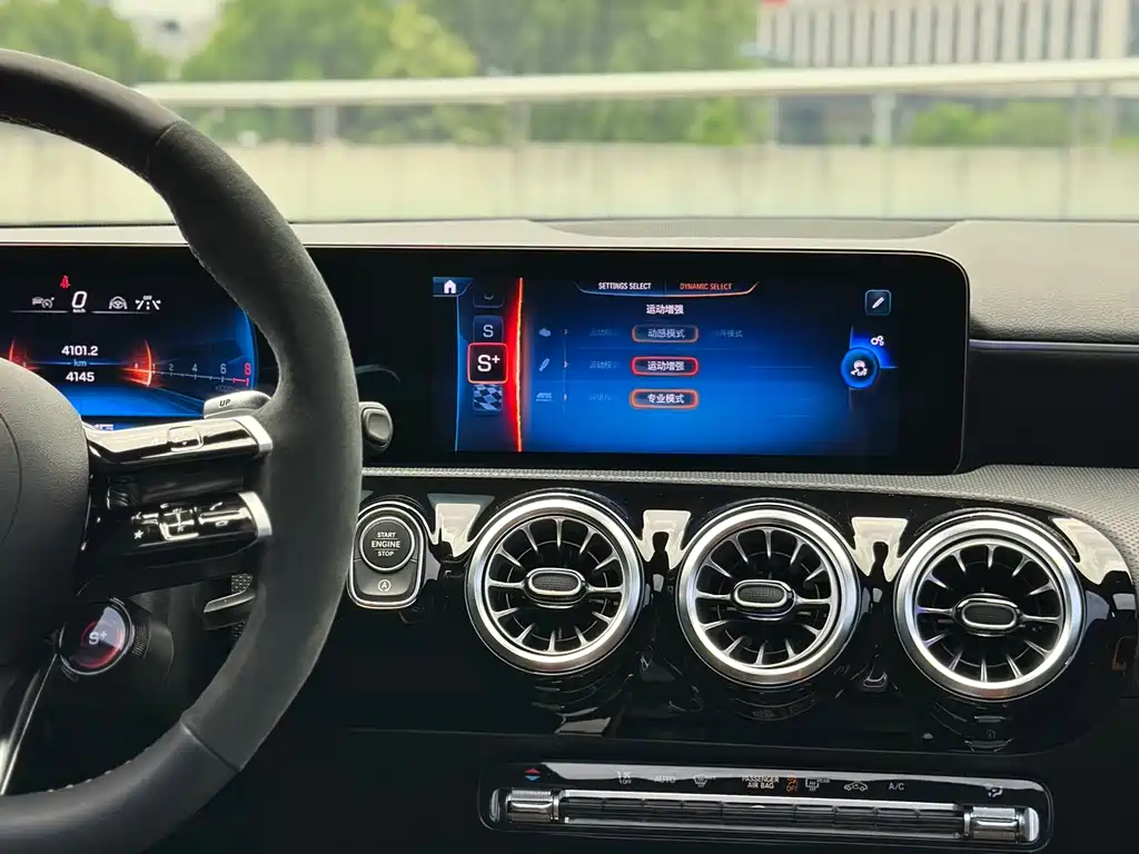 Mercedes-Benz A-Class AMG 2024 — фото 10