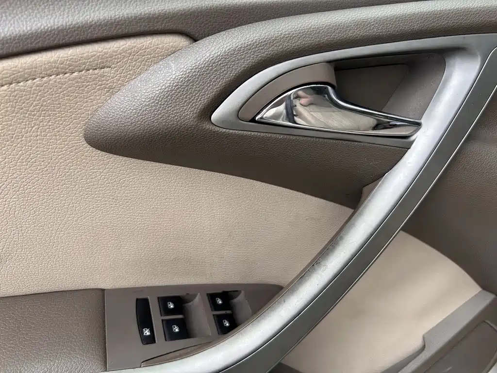 Buick Excelle 2013 — фото 13
