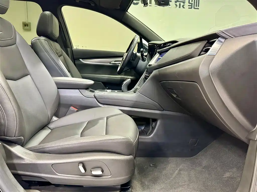 Cadillac XT6 2023 — фото 18